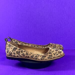 Comfortiva Ronah Suede Leopard Print Round Toe Flat Women's Shoe Size 8M-NEW